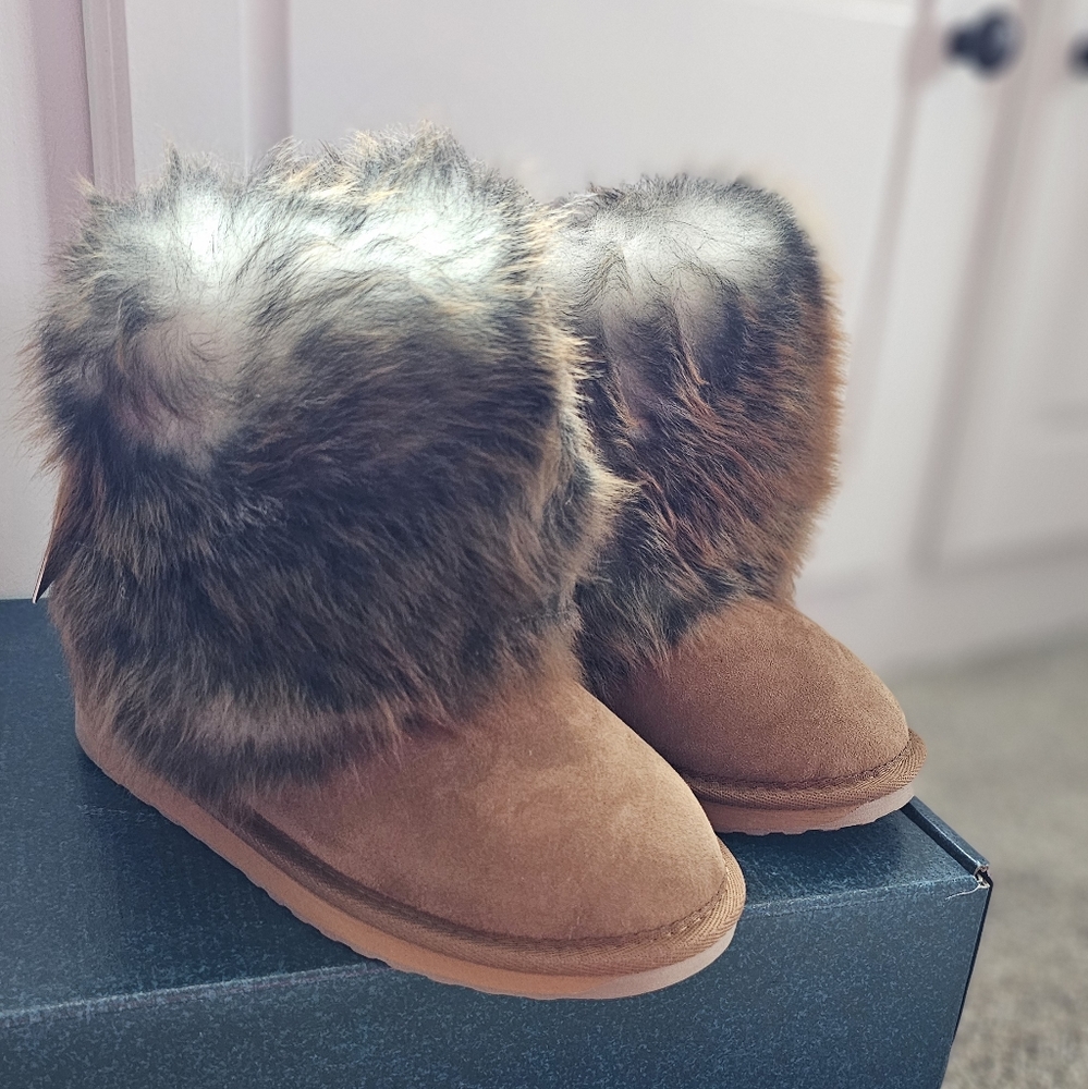 Boots - Picture 3 of 4